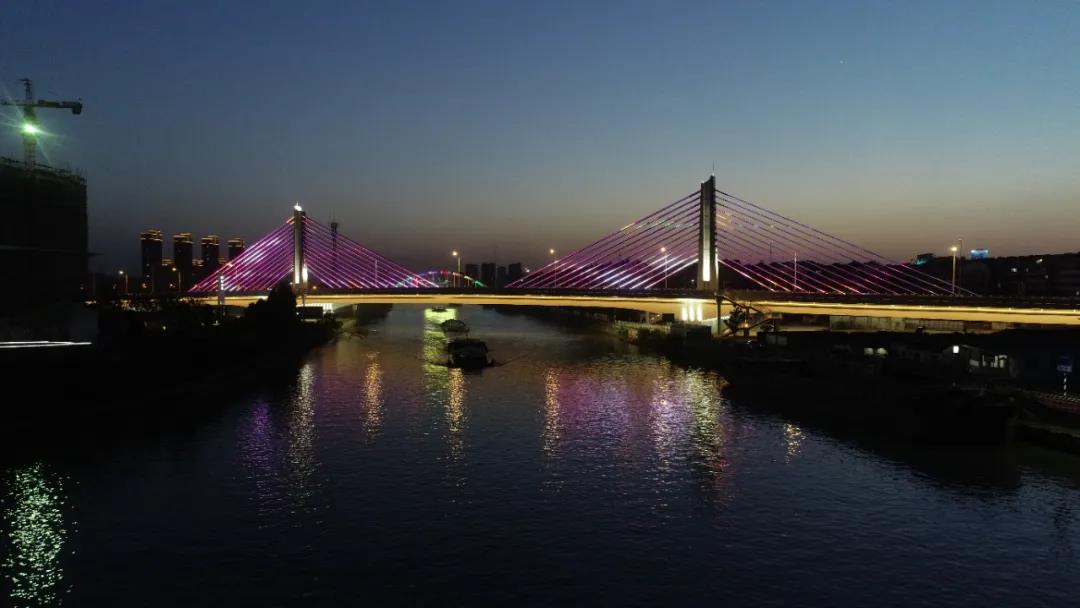 汽笛聲中白鷺飛，長虹托起夜明珠——共賞東塘大橋夜景